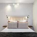 Whome Lisbon's Kept Secret: 2-bed W/ac & Patio *