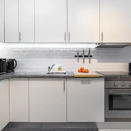 Whome Lisbon's Kept Secret: 2-bed W/ac & Patio شقة *