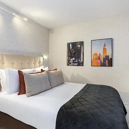 Whome Lisbon's Kept Secret: 2-bed W/ac & Patio * Лісабон