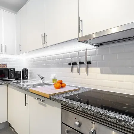Whome Lisbon's Kept Secret: 2-bed W/ac & Patio Appartement