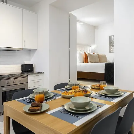 Whome Lisbon's Kept Secret: 2-bed W/ac & Patio *