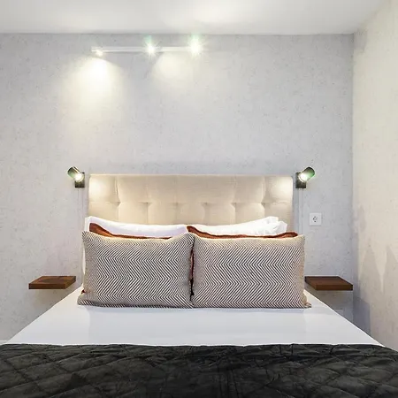 Whome Lisbon's Kept Secret: 2-bed W/ac & Patio *